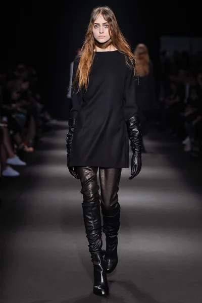 Look 11
